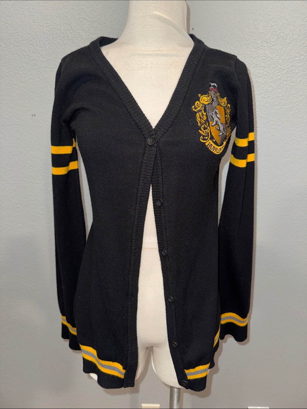Harry Potter, hogwarts, Hufflepuff Black and Yellow V-Neck Cardigan Sweater